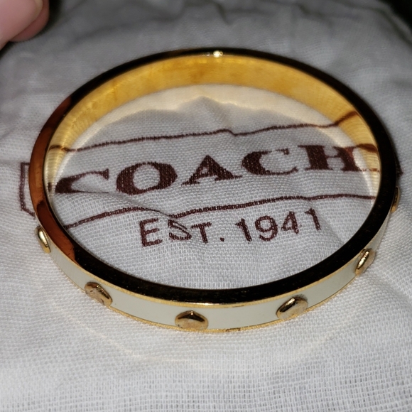 New Coach Enameled Heart Bangke Bracelet - Picture 3 of 14